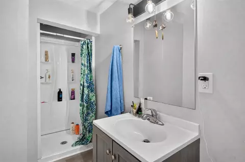 Bath - 551 Cooper, Jackson, MI 49201 photo 6 of 6