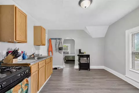 Entry Way - 551 Cooper, Jackson, MI 49201 photo 2 of 3