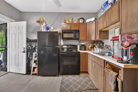 Kitchen - 551 Cooper, Jackson, MI 49201 photo 2 of 11