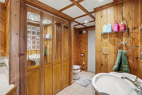 Bath - 10457 S Gordon, Grant, MI 49327 photo 3 of 4
