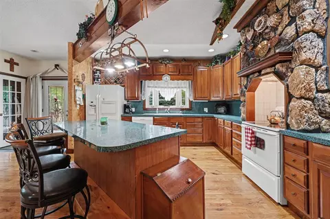 Kitchen - 11112 Glenview, Jerome, MI 49249 photo 3 of 6