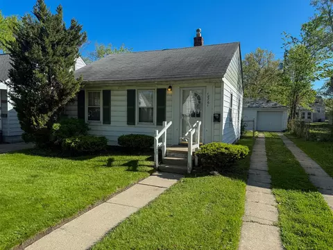 18761 Kingsville, Harper Woods, MI 48225