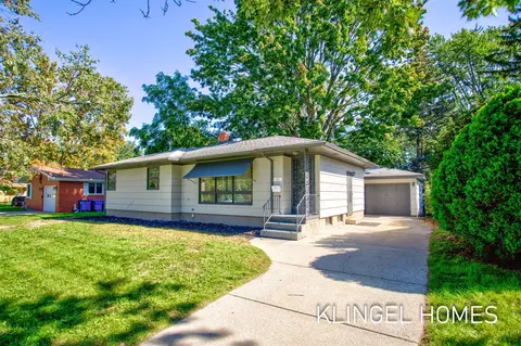 902 S Despelder, Grand Haven, MI 49417
