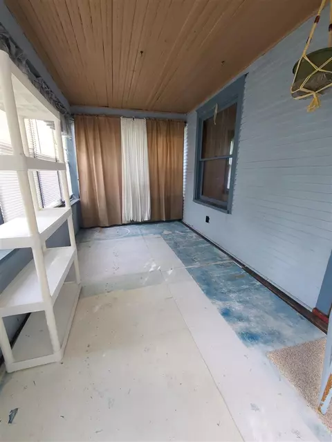 Exterior - 522 W W Trl, Jackson, MI 49201 photo 2 of 2