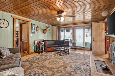Living - 303 Marshall, Jackson, MI 49202 photo 3 of 4