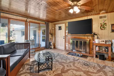 Living - 303 Marshall, Jackson, MI 49202 photo 4 of 4