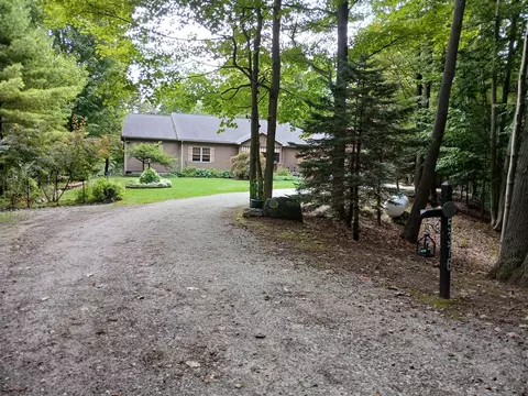 5376 W Oak Pt, Ludington, MI 49431