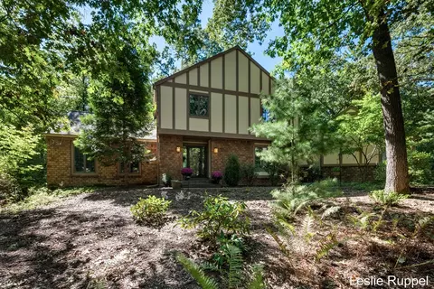 1700 Mont Rue, Grand Rapids, MI 49546