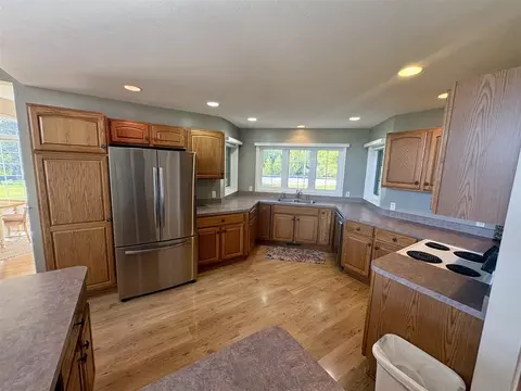 Kitchen - 4760 Queens, Gladwin, MI 48624 photo 2 of 3