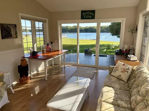 Living - 4760 Queens, Gladwin, MI 48624 photo 5 of 9