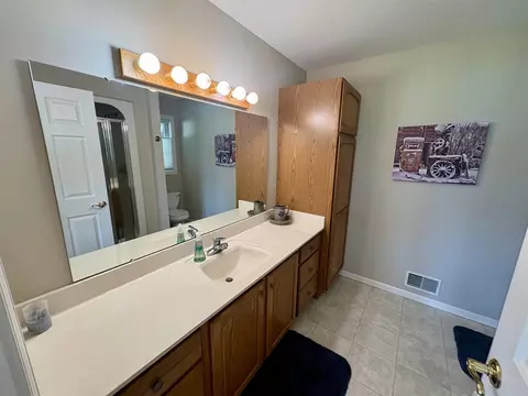 Bath - 4760 Queens, Gladwin, MI 48624 photo 1 of 6