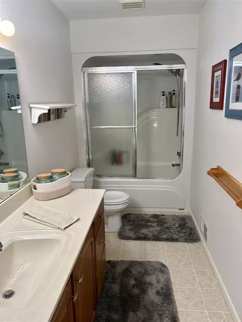 Bath - 4760 Queens, Gladwin, MI 48624 photo 5 of 6