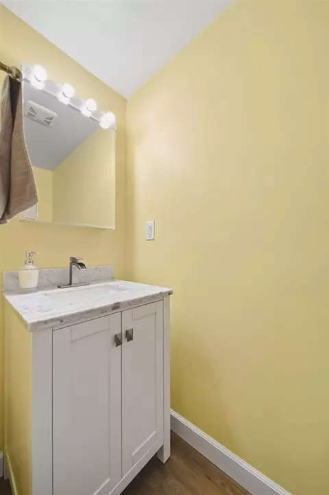 Bath - 826 Concord, Jackson, MI 49202 photo 1 of 3