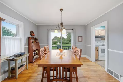 Dining - 826 Concord, Jackson, MI 49202 photo 1 of 2