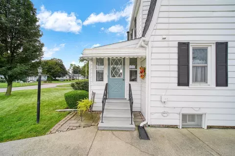 Exterior - 826 Concord, Jackson, MI 49202 photo 6 of 20