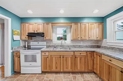 Kitchen - 826 Concord, Jackson, MI 49202 photo 1 of 1
