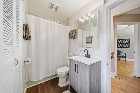 Bath - 826 Concord, Jackson, MI 49202 photo 3 of 3