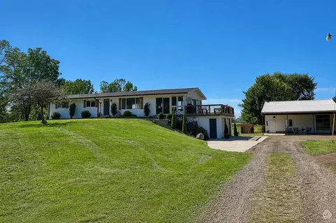 75512 County Road 665, Lawton, MI 49065