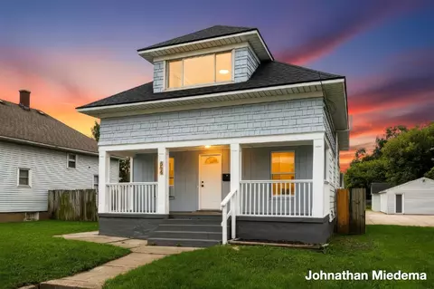 854 Burton, Wyoming, MI 49509