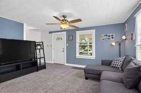 Living - 704 Orange, Jackson, MI 49202 photo 2 of 2