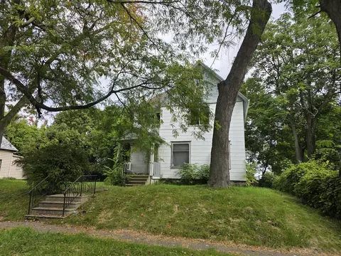 943 Chittock, Jackson, MI 49203 photo 2