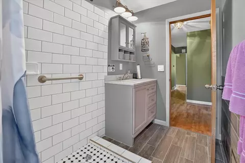 Bath - 630 Gilbert, Jackson, MI 49202 photo 3 of 3