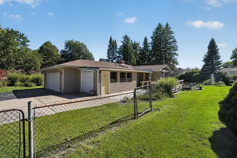 Exterior - 630 Gilbert, Jackson, MI 49202 photo 5 of 10