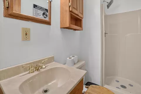 Bath - 630 Gilbert, Jackson, MI 49202 photo 1 of 3