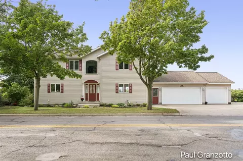 1524 Lakeshore, Muskegon, MI 49441