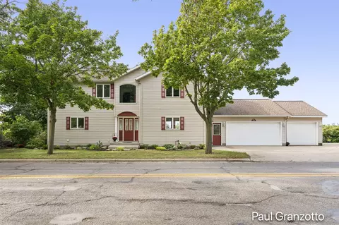 1524 Lakeshore, Muskegon, MI 49441