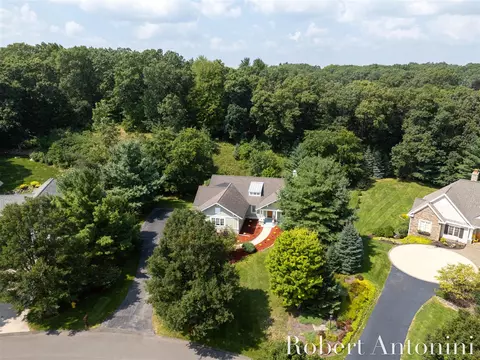 2025 Pine Nook, Grand Rapids, MI 49525