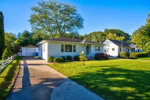 530 Fleser, Spring Lake, MI 49456