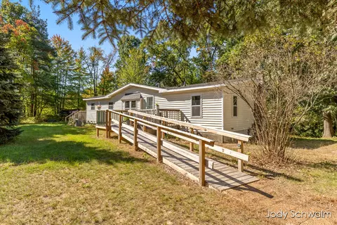 14075 Hanna, Cedar Springs, MI 49319
