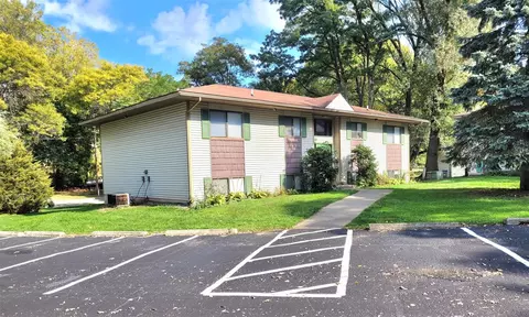 820 Carrier Crk, Grand Rapids, MI 49503