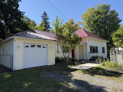 510 N Delia, Ludington, MI 49431