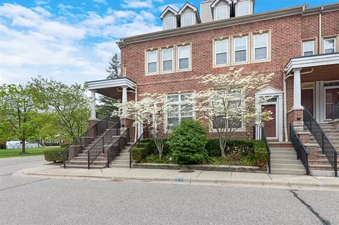 16992 Farmington #104, Livonia, MI 48154