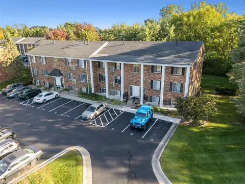 515 W Highland #E6, Howell, MI 48843