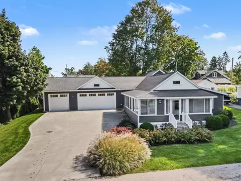565 Grove, Holland, MI 49423