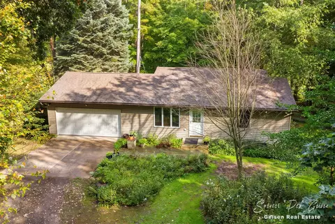 5236 N Whites Brg, Belding, MI 48809