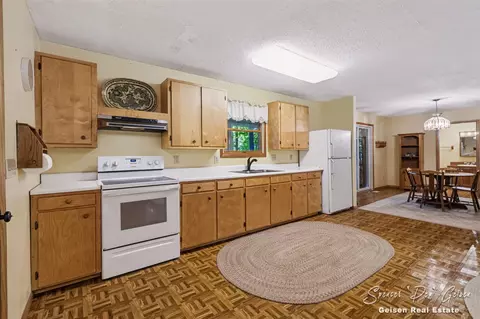 Kitchen - 5236 N Whites Brg, Belding, MI 48809 photo 3 of 3