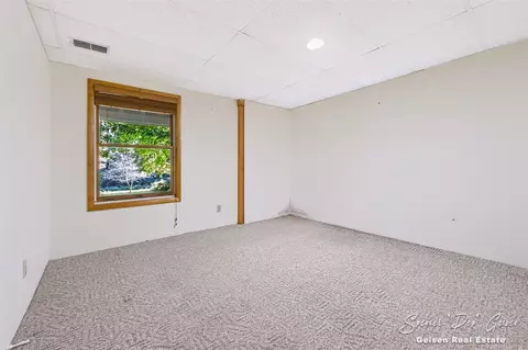 Bedroom - 5236 N Whites Brg, Belding, MI 48809 photo 3 of 4