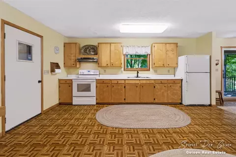 Kitchen - 5236 N Whites Brg, Belding, MI 48809 photo 1 of 3