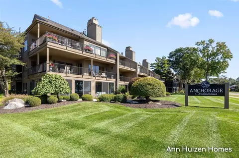 1747 Ottawa Bch #1, Holland, MI 49424
