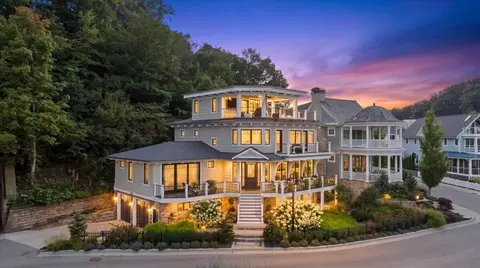 720 Bay, Holland, MI 49423