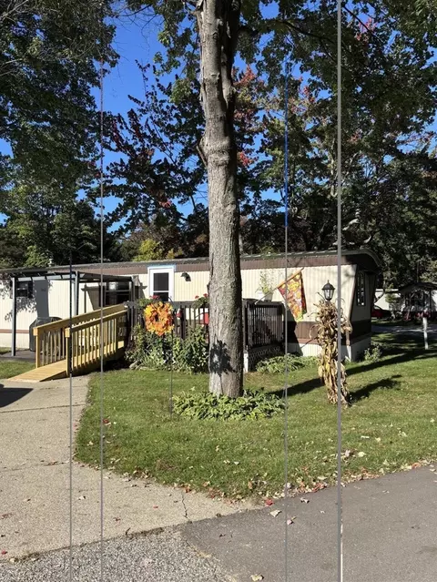 6843 Maple, Fennville, MI 49408