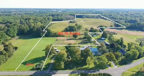 5710 Riverside, Coloma, MI 49038