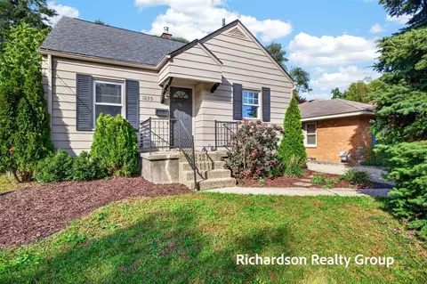 1055 NE Ne Cres, Grand Rapids, MI 49503