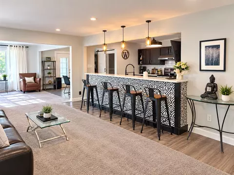 22333 Leewright, Southfield, MI 48033