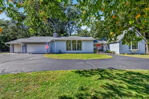3985 Harbor Pt, Norton Shores, MI 49441