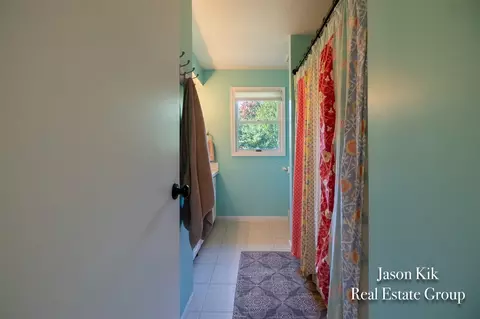 Bath - 10861 68th, Allendale, MI 49401 photo 4 of 4